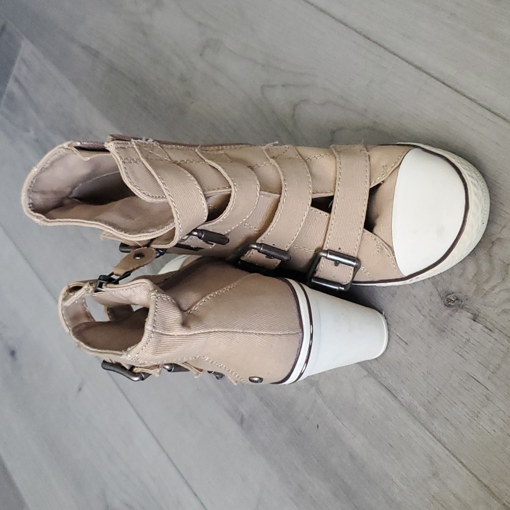 Ankle booties